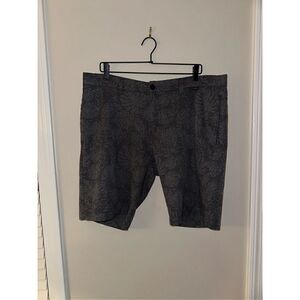 Men’s Gray Palm Leaf Patterned Travis Mathew Golf Shorts 38